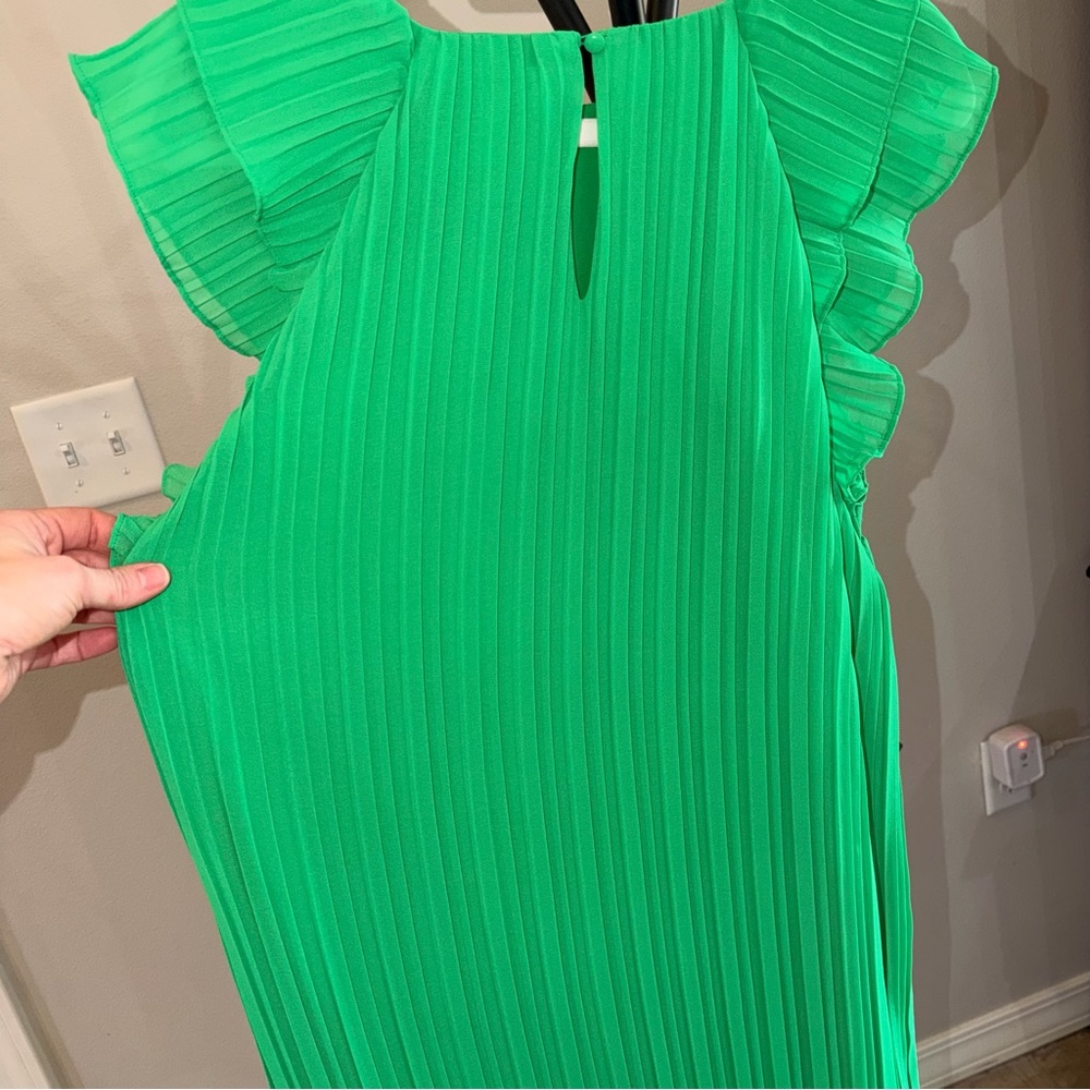NWT - Green Pleated Dress - Size S - Picture 4 of 6